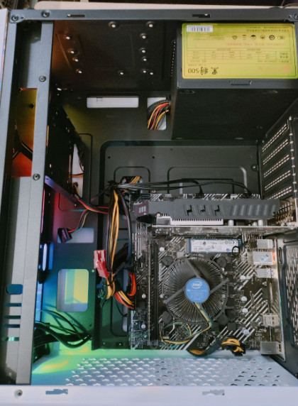 i5 10400f處理器主機 去年11月份配的 i5 10400f處理器主機 去年11月份配的