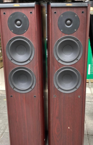 轉(zhuǎn)讓一對(duì)丹麥尊寶音箱+雅馬哈功放 轉(zhuǎn)讓一對(duì)丹麥尊寶音箱+雅馬哈功放