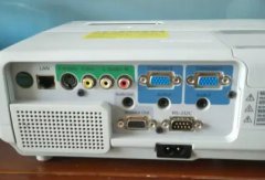 轉(zhuǎn)讓投影儀和筆記本電腦，基本全新，配件齊全