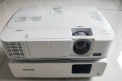 轉(zhuǎn)讓投影儀和筆記本電腦，基本全新，配件齊全